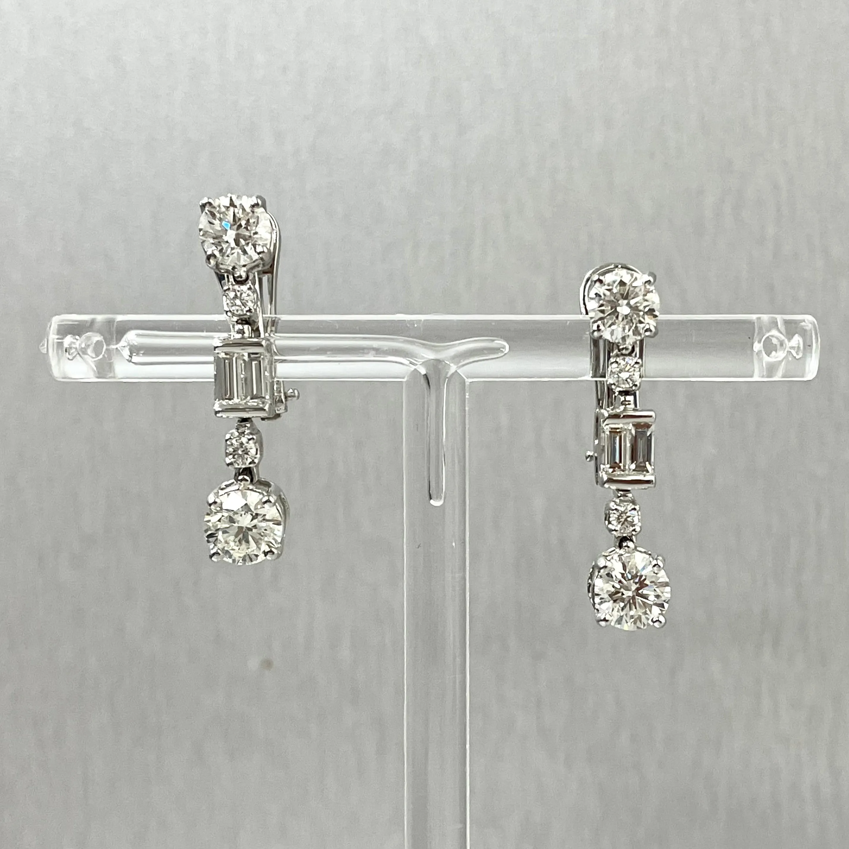 Beauvince Azea Diamond Earrings 3.71 Carat Diamonds in White Gold